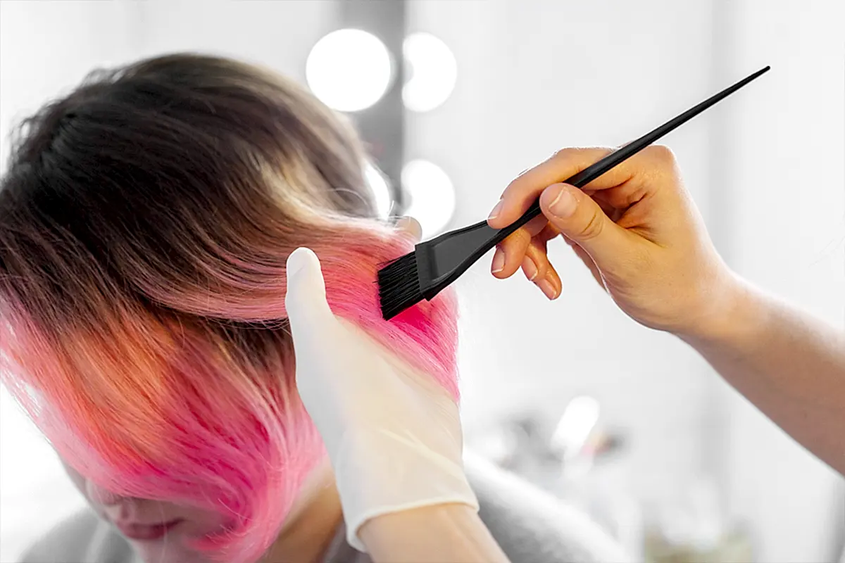 Kuaförde pembe saç boyama işlemi - Dream Moon Beauty