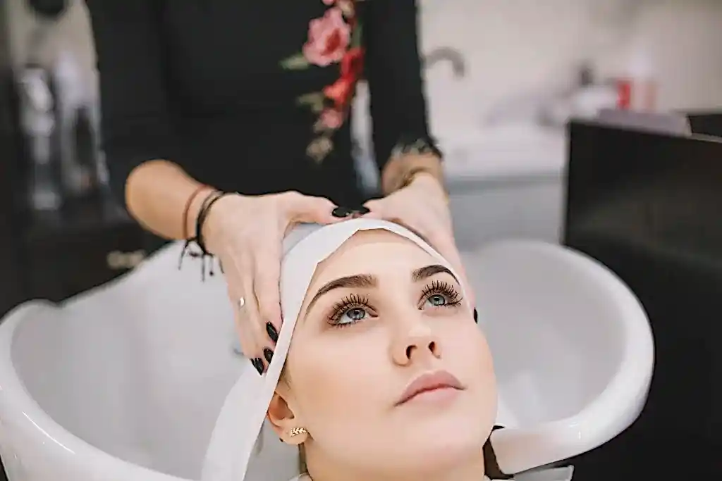 Şişli Güzellik Merkezi – Saç Yıkama ve Rahatlatıcı Baş Masajı